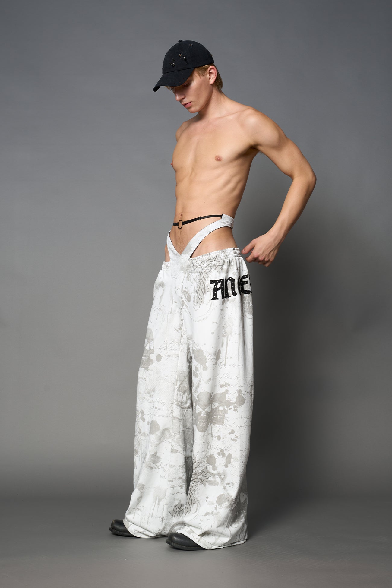 NAMILIA Beverly Hills G - String Sweatpants - WHITE-PRINT, xs