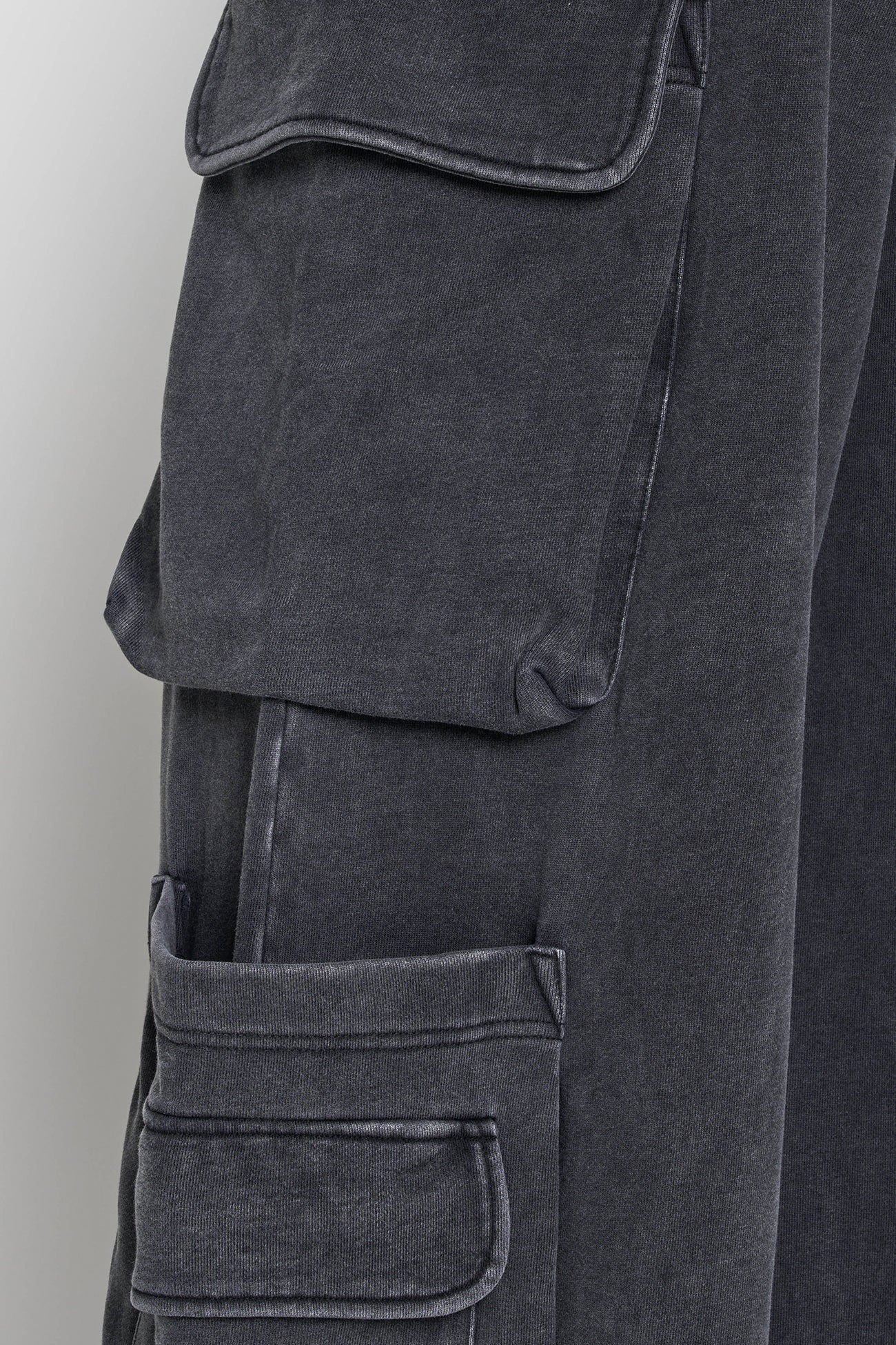 NAMILIA Cargo Sweatpants - Washed Black, xs