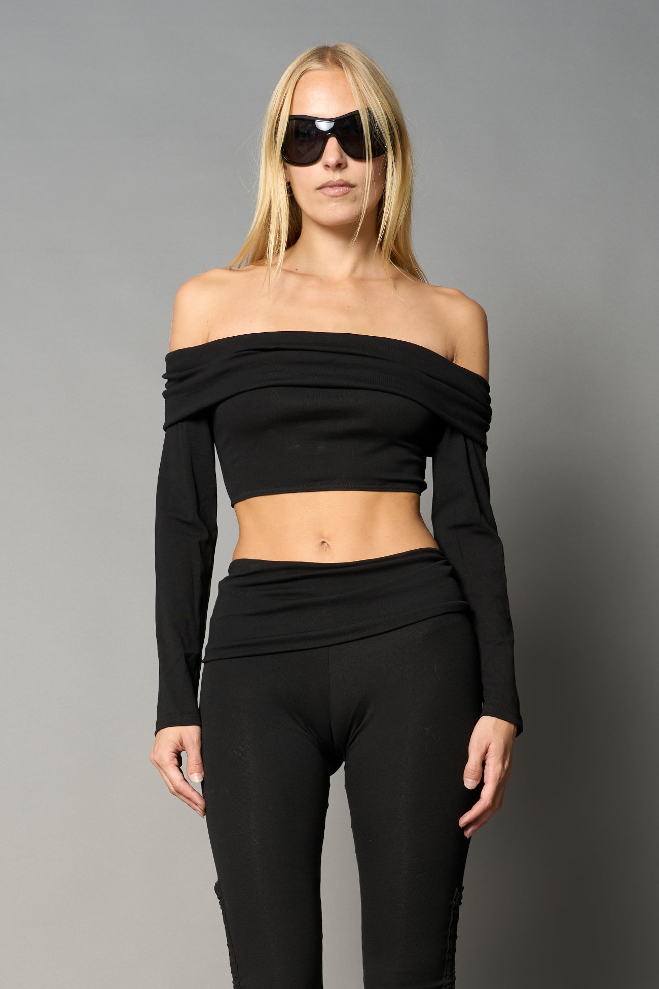 NAMILIA Glamour Offshoulder Top - BLACK, xs