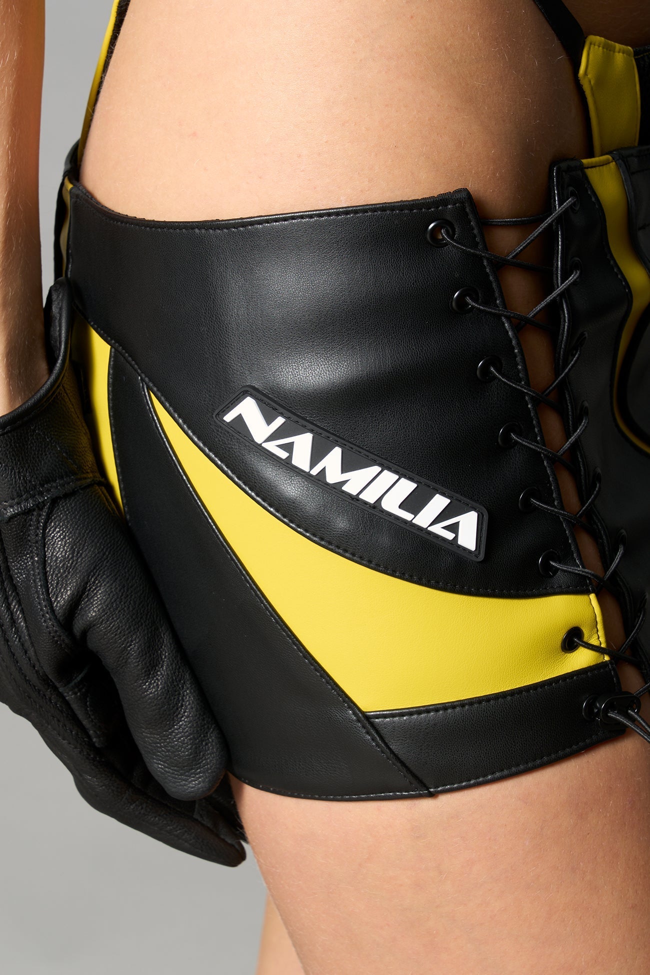 NAMILIA Moto Thong Micro Skirt - Yellow, xs