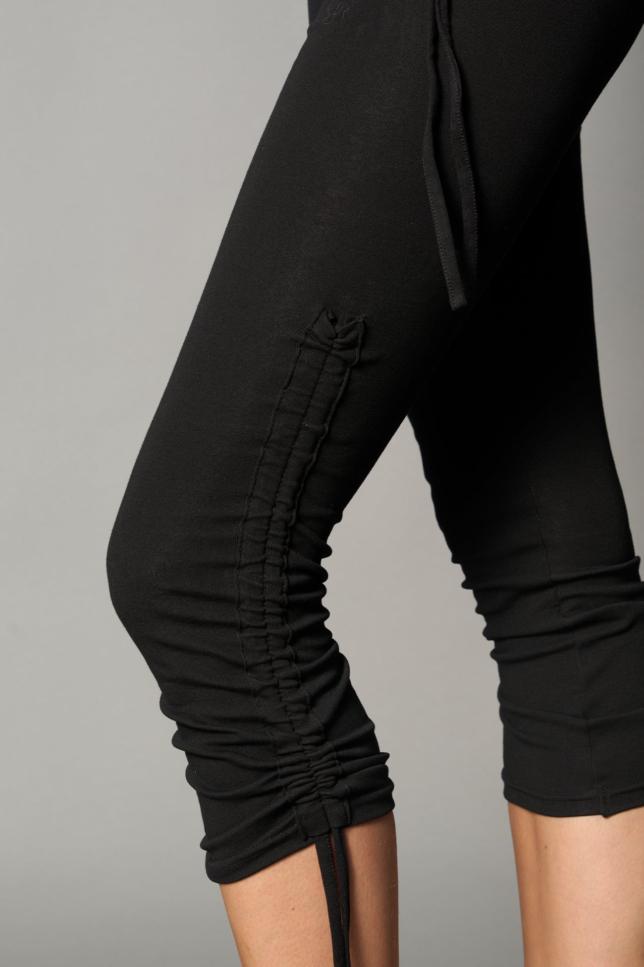 NAMILIA Totally Capris - BLACK, xs