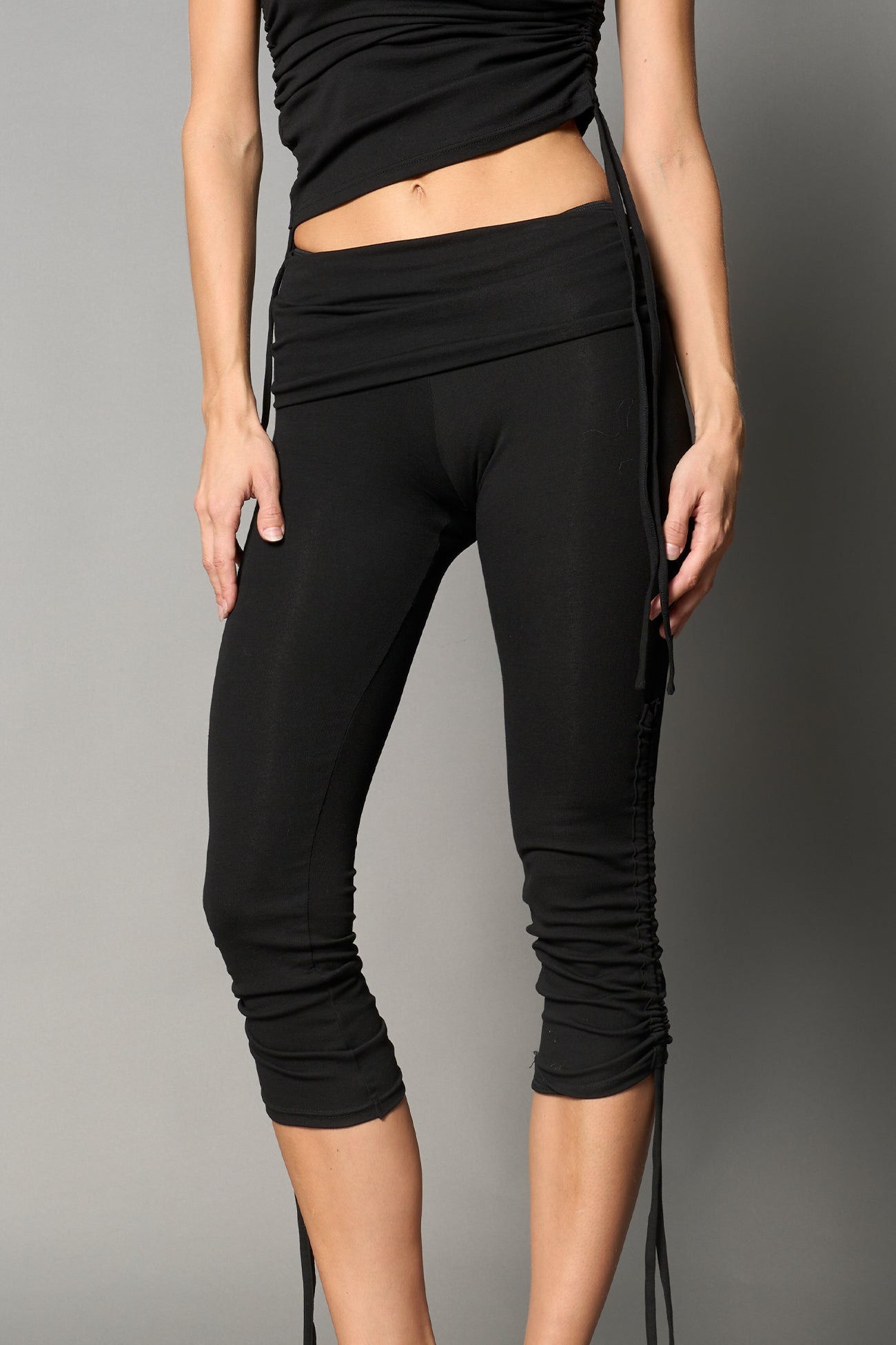 NAMILIA Totally Capris - BLACK, xs