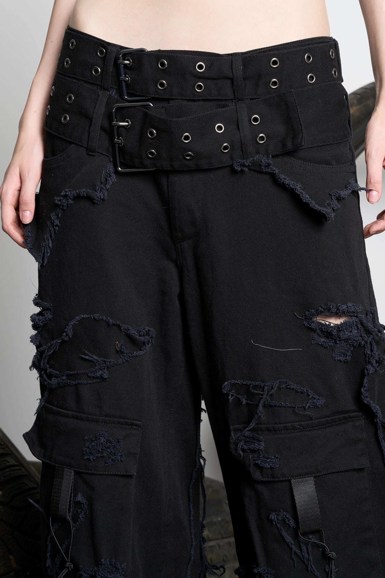 NAMILIA Distressed Cargo Pants - Black, xs