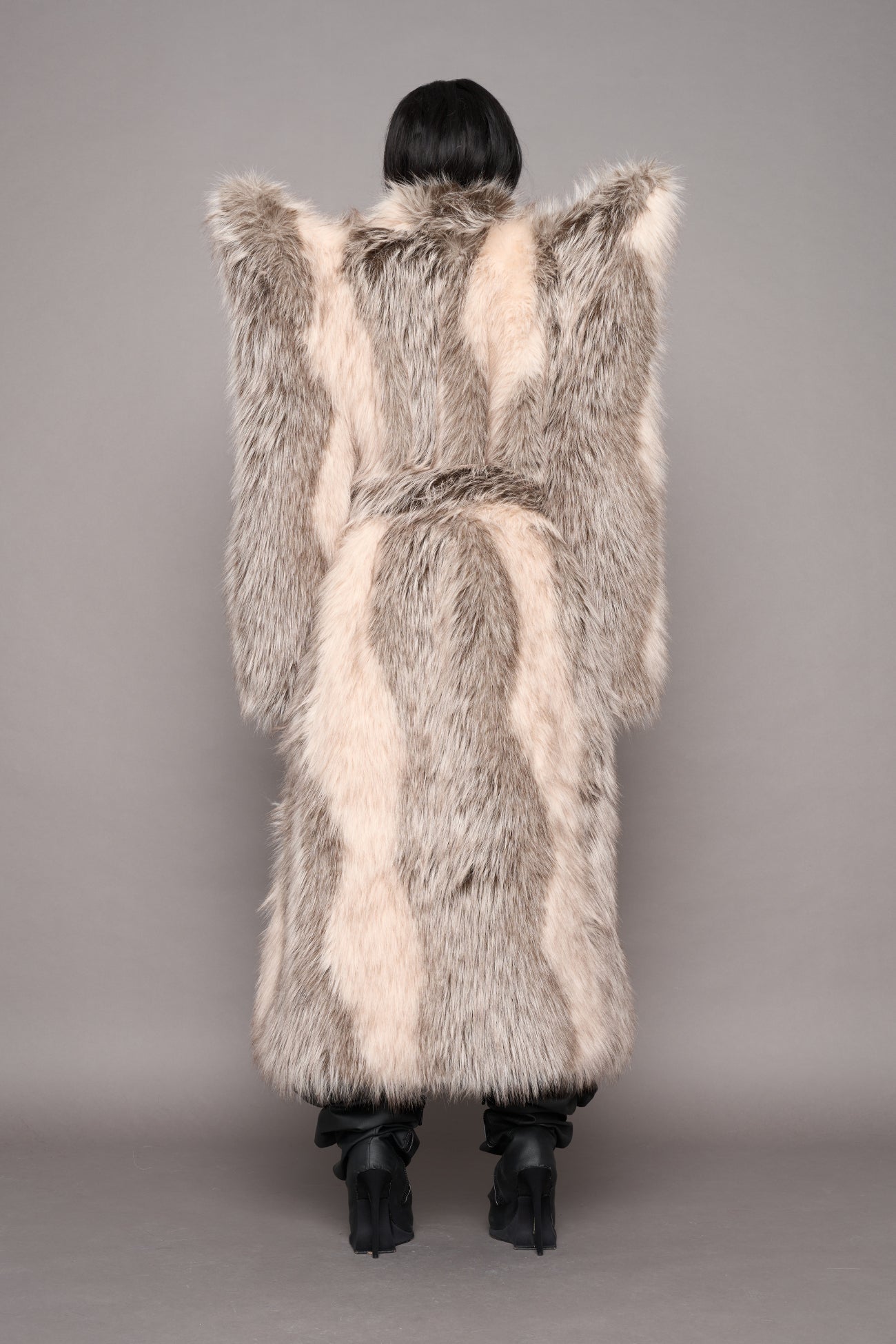 NAMILIA Doomsday Faux Fur Coat - dune, s