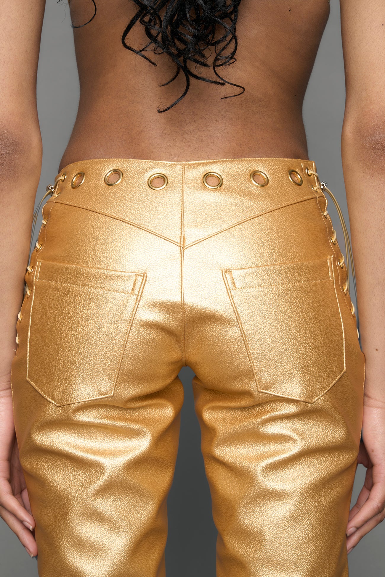 NAMILIA Lasercut Low Waist Pant - gold, xs