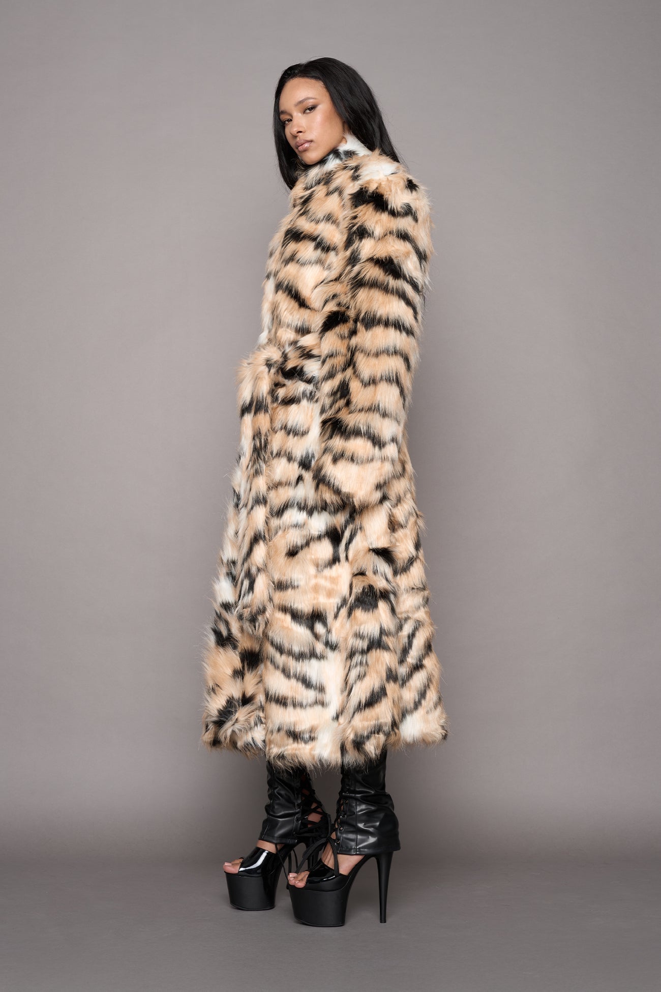 NAMILIA Midnight Faux Fur Coat - Tiger, s