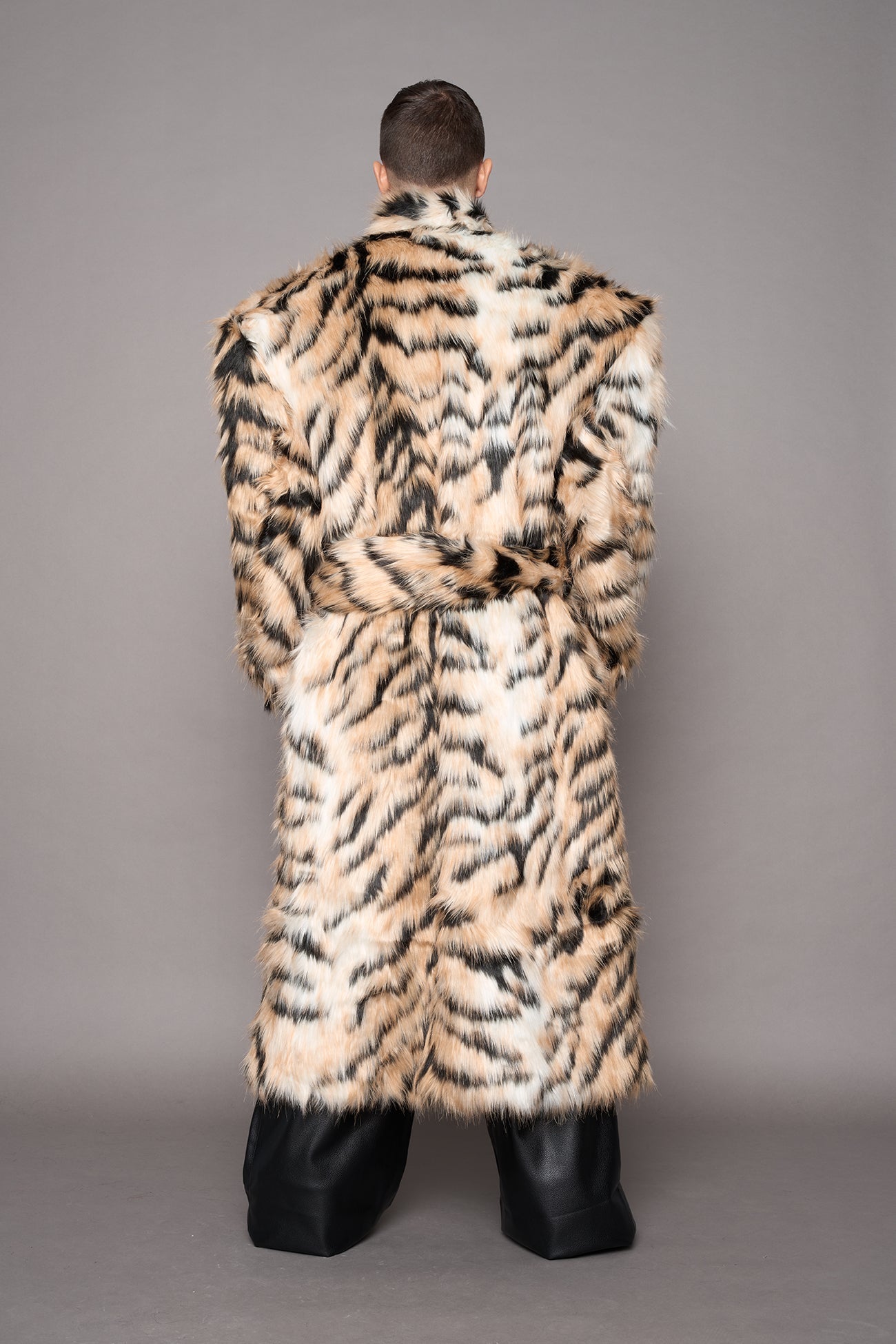NAMILIA Midnight Faux Fur Coat - Tiger, s