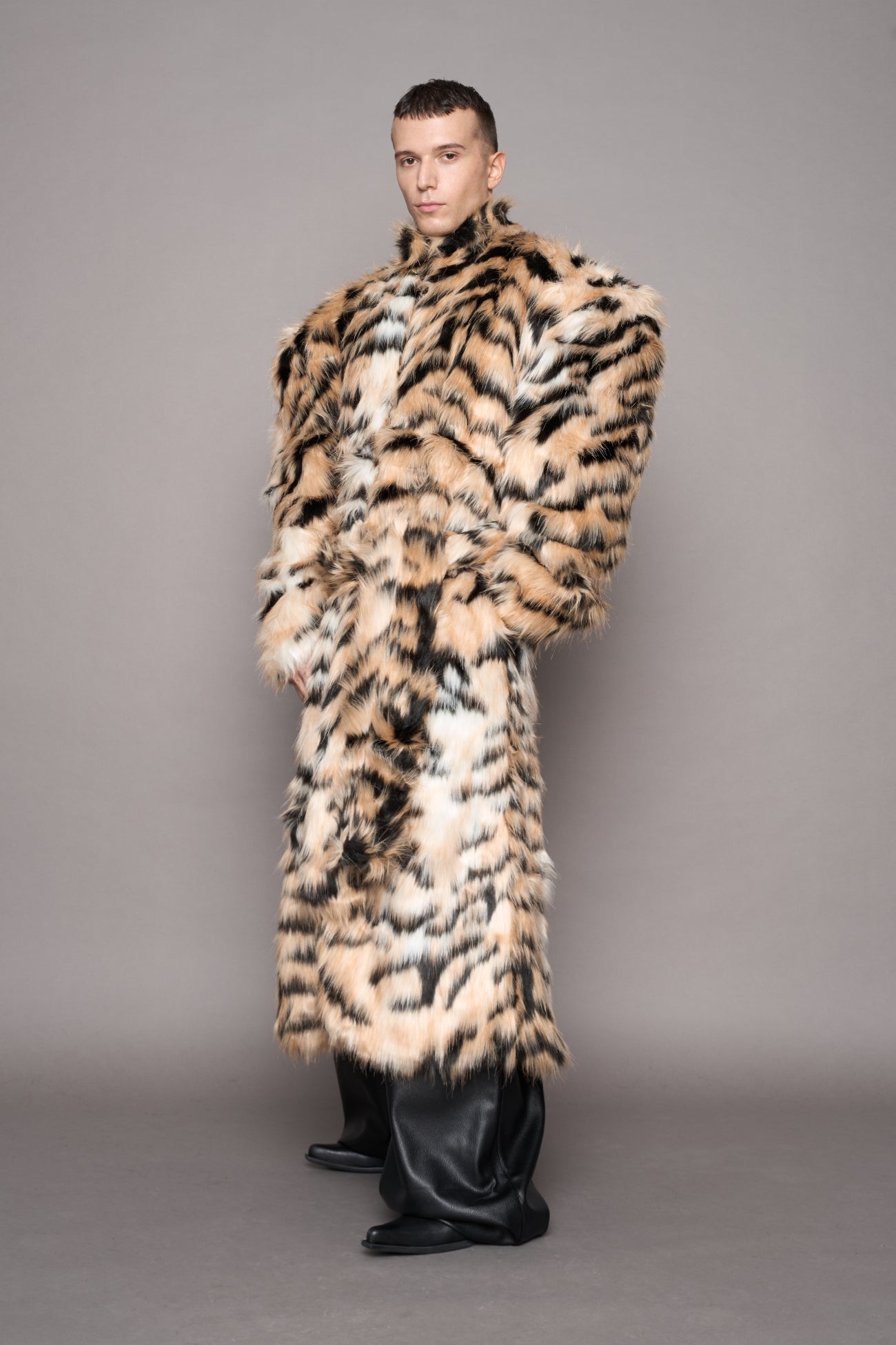 NAMILIA Midnight Faux Fur Coat - Tiger, s
