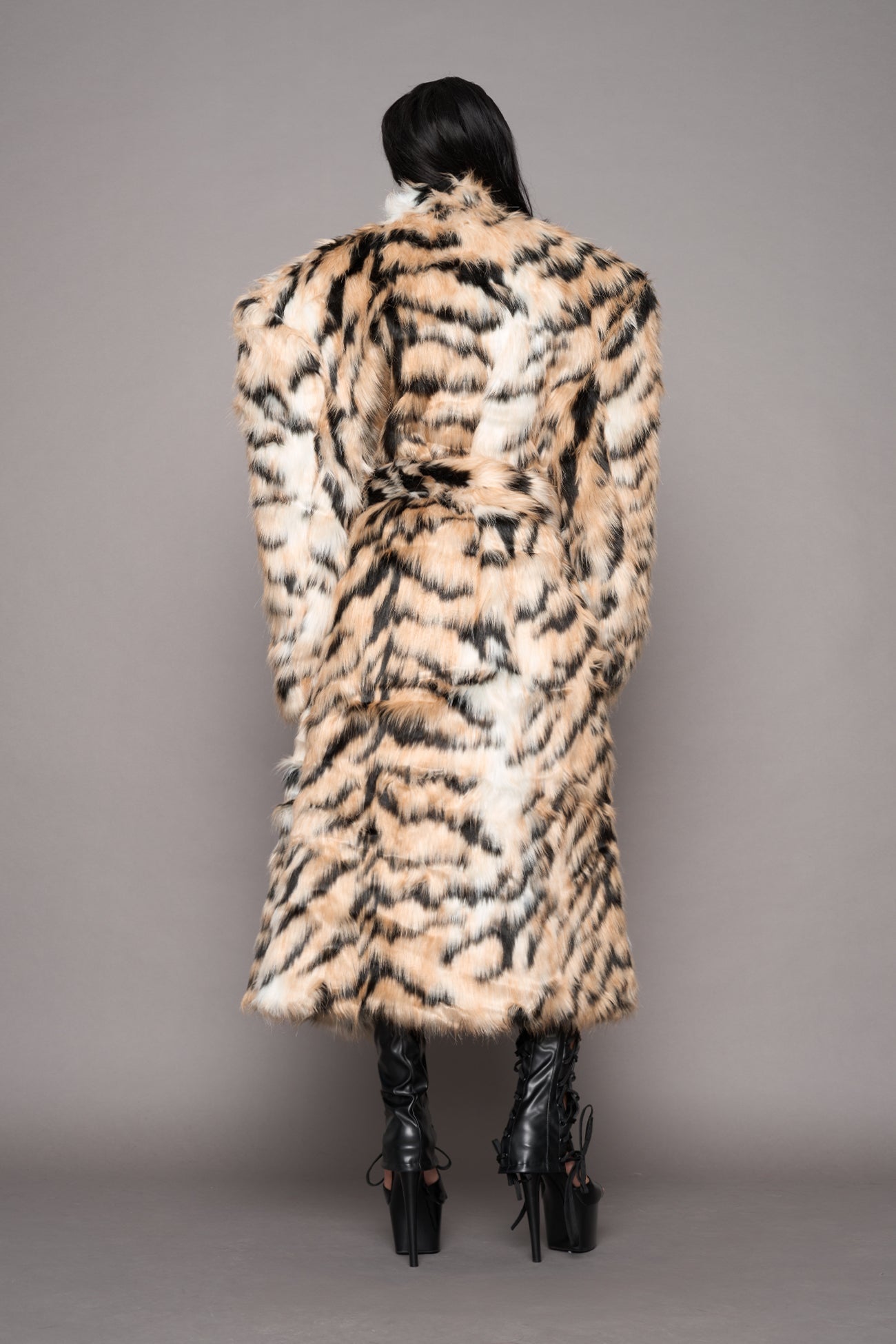 NAMILIA Midnight Faux Fur Coat - Tiger, s