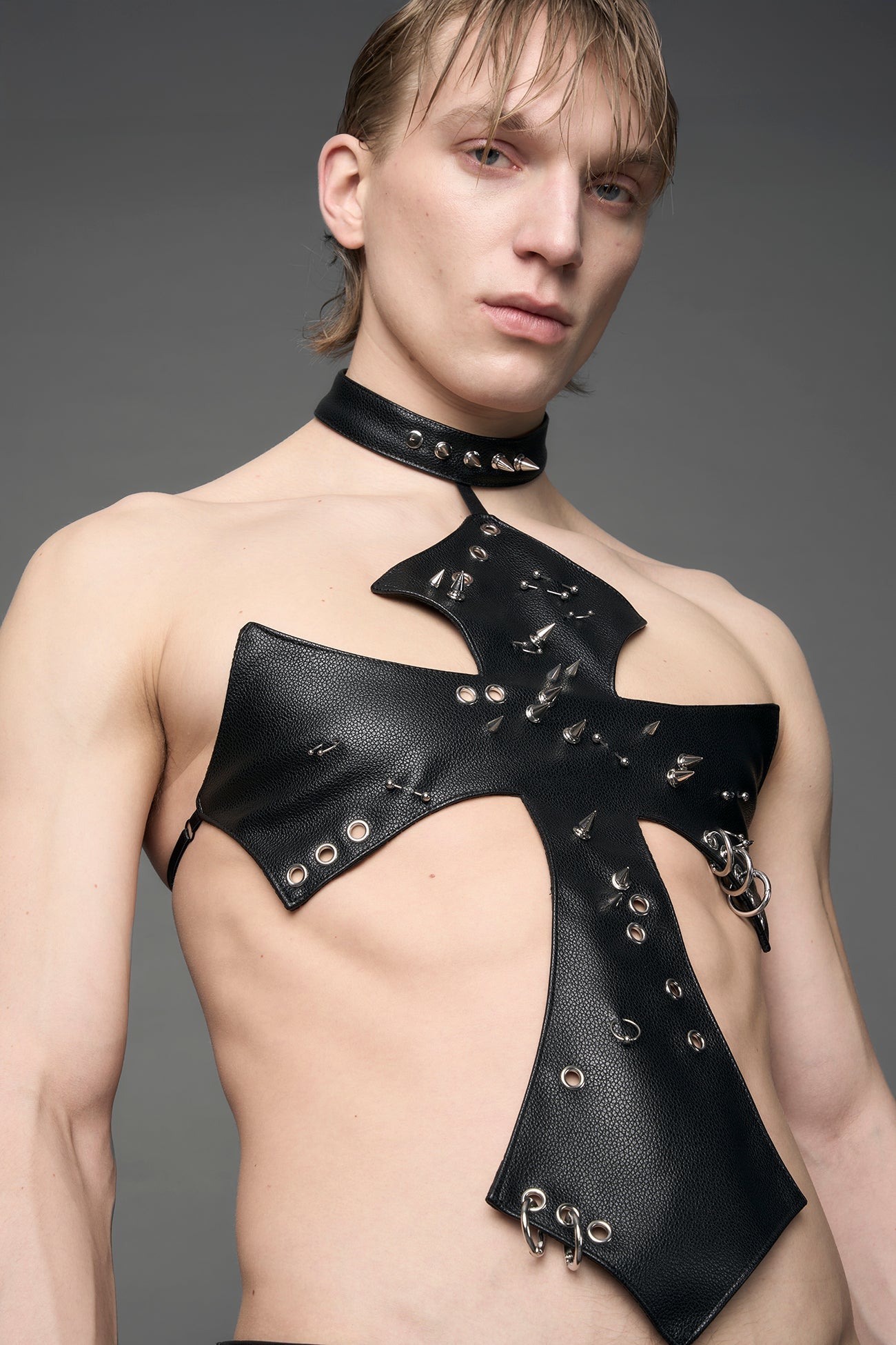 NAMILIA Pierced Cross Top - black, xs