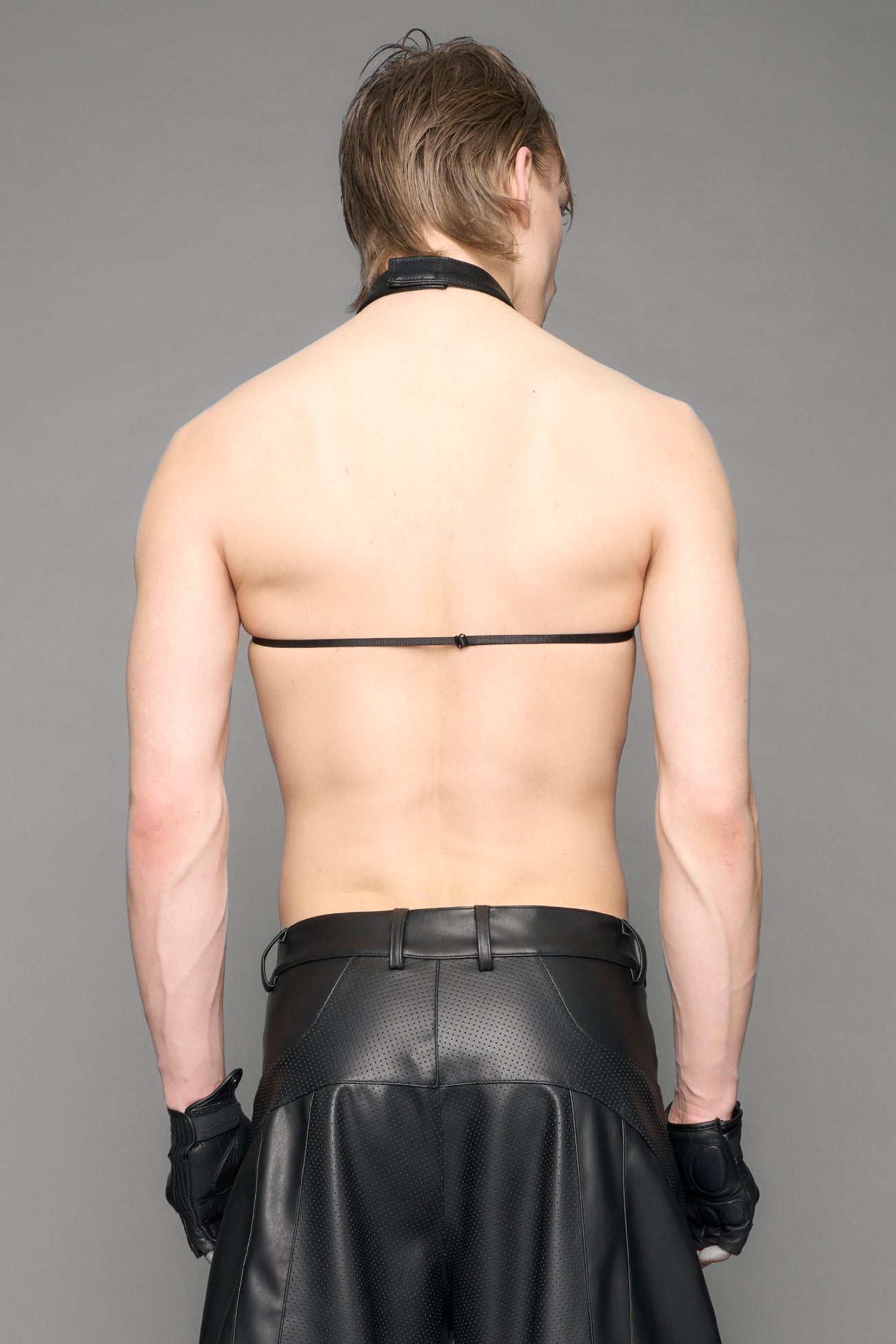 NAMILIA Pierced Cross Top - black, xs