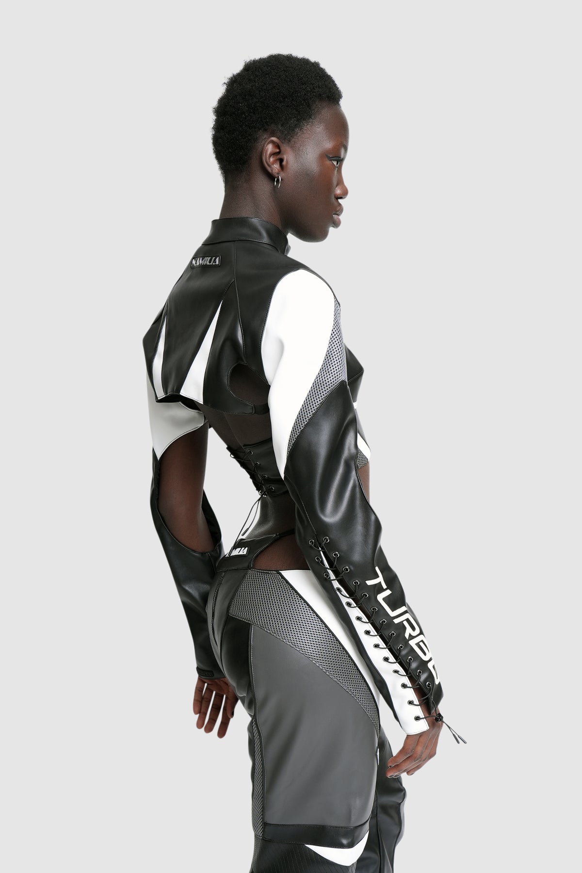 #color:black/white