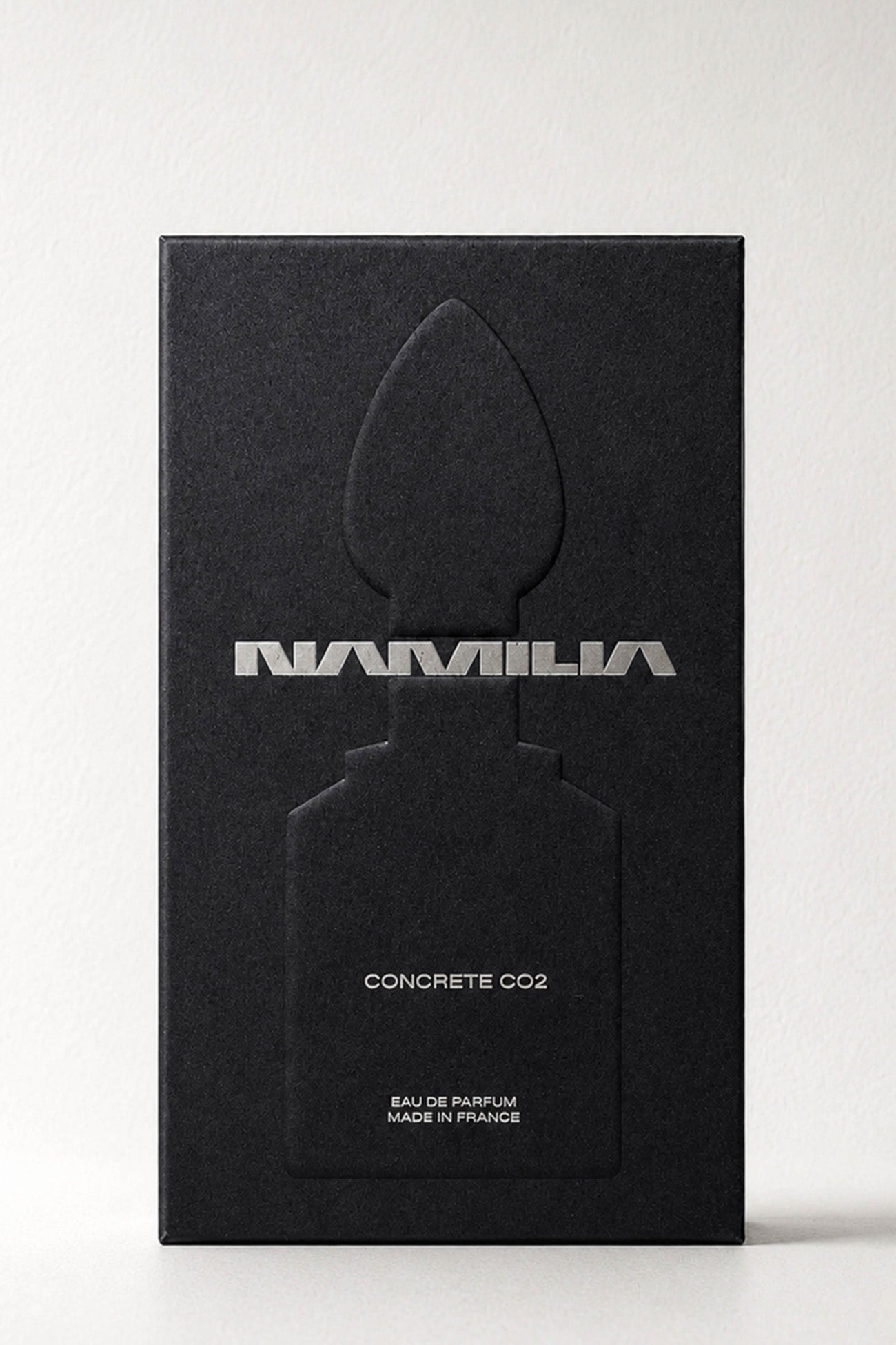 Black box with the parfum inside with NAMILIA Branding and